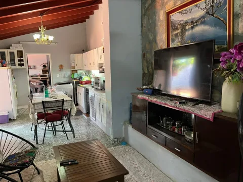 VENDO CASA EN LUQUE BARRIO LAS PALMERAS COD 6720 (foto 4)