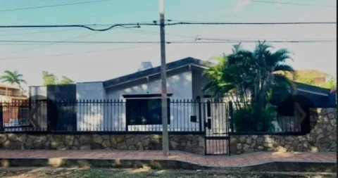 VENDO CASA EN LUQUE BARRIO LAS PALMERAS COD 6720